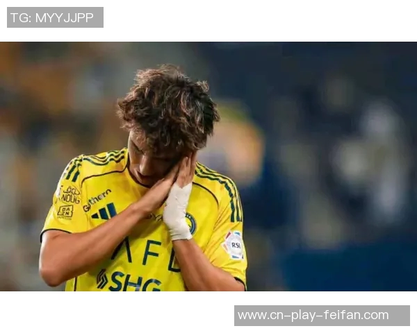 C罗头球助攻未果菲利克斯射门高出后C罗无奈敲脑门